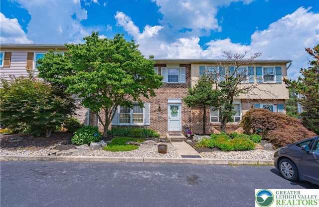 4531 N Hedgerow Drive