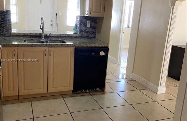 800 NW 76th Avenue, Pembroke Pines, FL 33024 - 6817