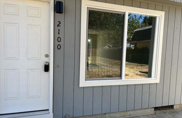 2100 Southeast Jefferson Street - 2100