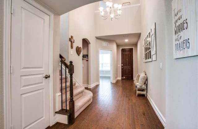 3824 Horseshoe Trail