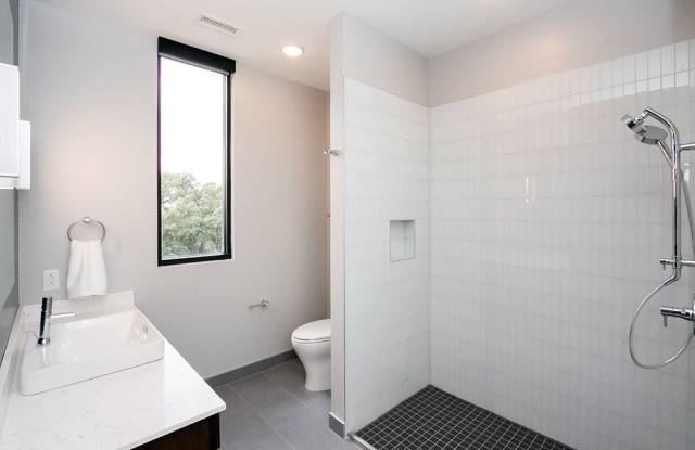 1300 Melrose Ave - 207