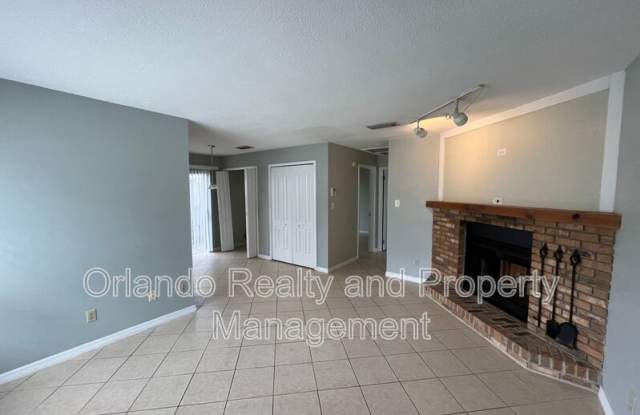 1239 E Ridgewood St.