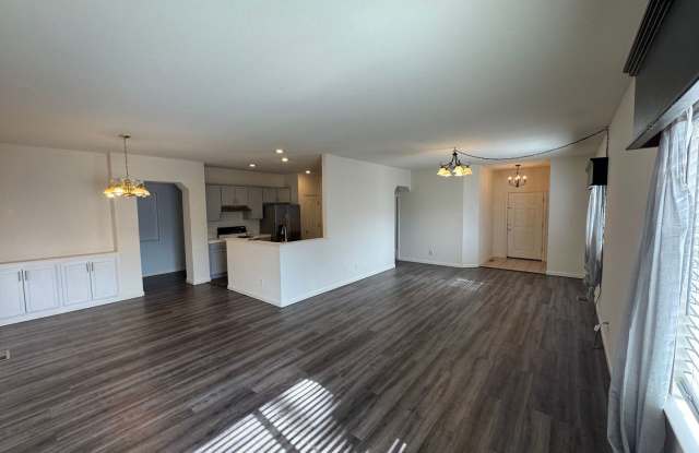 Quiet Home on Cul-De-Sac Available now!!