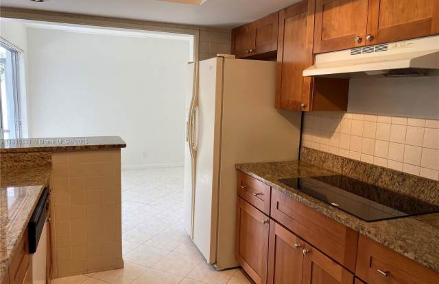 928 West Camino Real