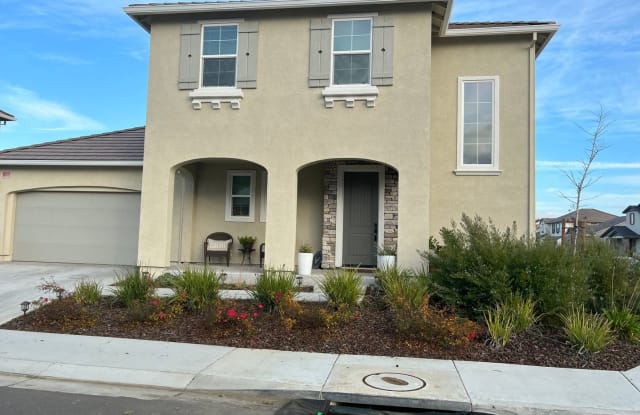 567 Datura Dr - 567 Datura Drive, Vacaville, CA 95687