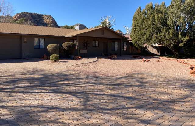 Fabulous 3b/2b home in VOC with fenced backyard