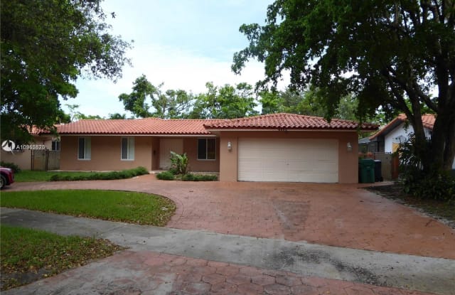 6895 Loch Ness Dr - 6895 Loch Ness Drive, Miami Lakes, FL 33014