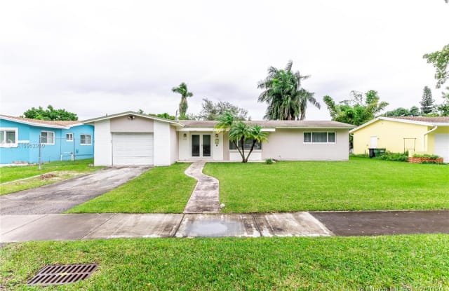 475 NE 142nd St - 475 Northeast 142nd Street, North Miami, FL 33161