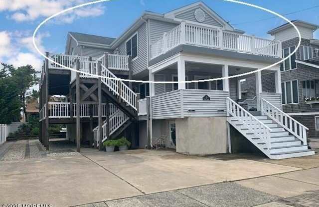 Photo of 15 9th Avenue unit: Upper