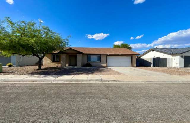 4 Bedroom in Mountain View-11348 E 24th Ln