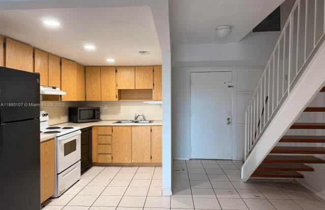 9357 Fontainebleau Blvd