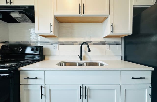 Experience Luxury Living at Bellagio Living I: Modern Apartments in Lawrence, Indiana