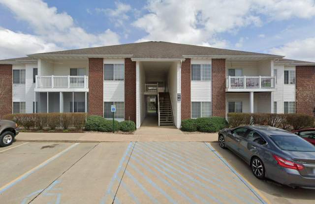 Easy living Condo with 1 car garage!