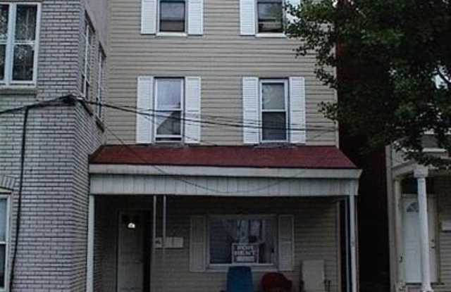 947 W Liberty Street unit: 3