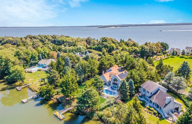 Photo of 425 Cedar Point Drive E