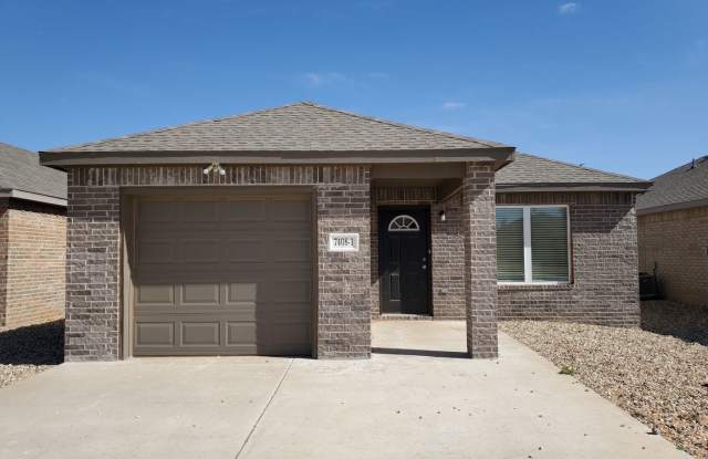 Charming 3 Bedroom 2 Bath in Frenship ISD - 7408 5th Street, Lubbock, TX 79416