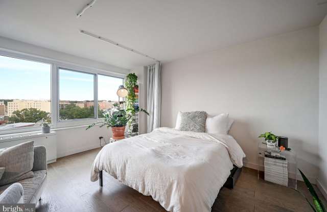 Photo of 1330 NEW HAMPSHIRE Avenue NW unit: 822