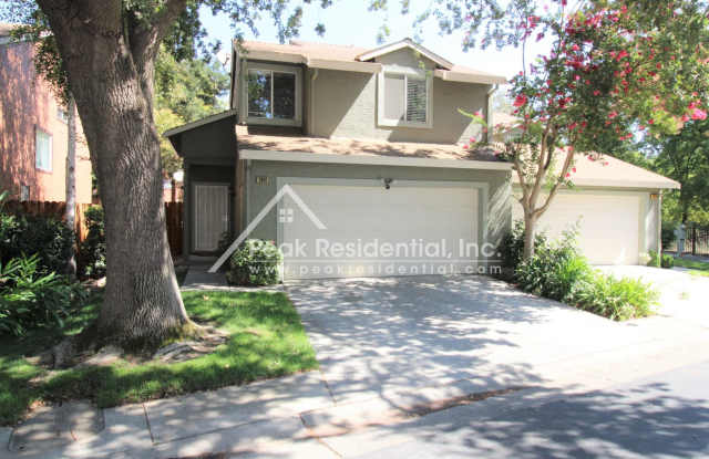 Updated 3bd/2.5ba West Sacramento Home with 2 Car Garage
