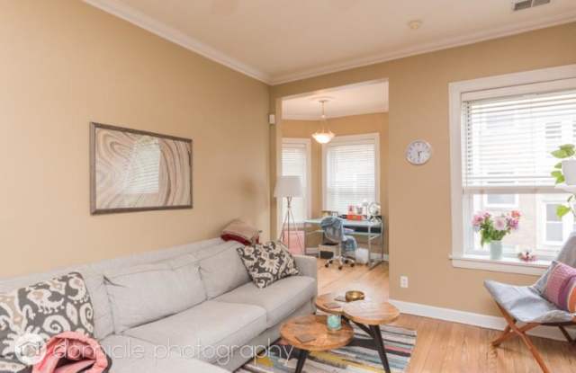 863 West Cornelia Avenue