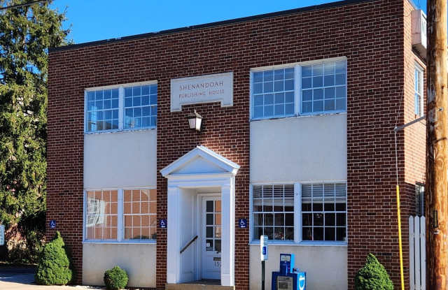 152 N HOLLIDAY Street