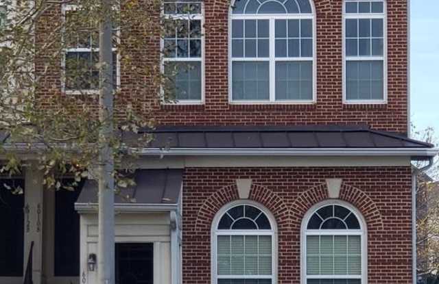 BEAUTIFUL CONDO TOWNHOUSE IN CENTREVILLE - CLOSE TO DULLES & DC