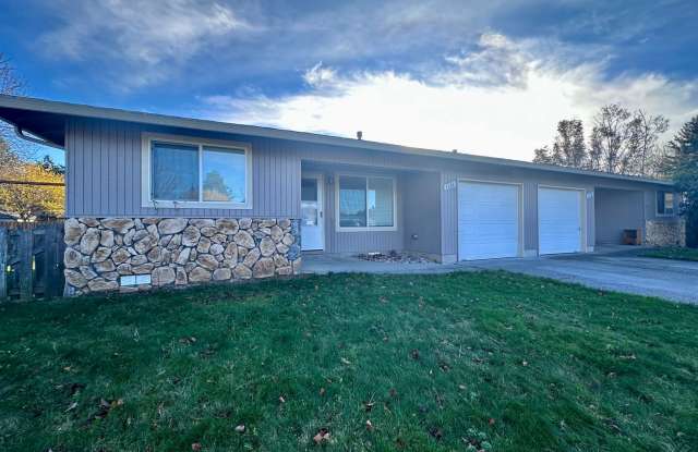 DUPLEX 2 BED 1 BATH WITH HUGE BACKYARD IN CHERRY PARK TROUTDALE!