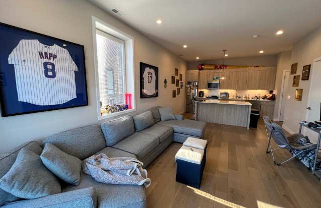 3757 N Sheffield Avenue