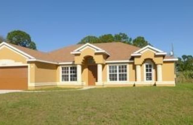 425 SE Starfish Avenue - 425 Southeast Starfish Avenue, Port St. Lucie, FL 34983