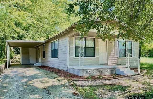 Photo of 2515 N Tenneha Ave