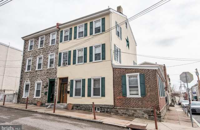 133 DUPONT Street