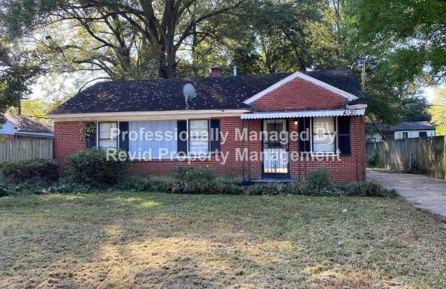 Great 3 bedroom home! Available 09/15/2025