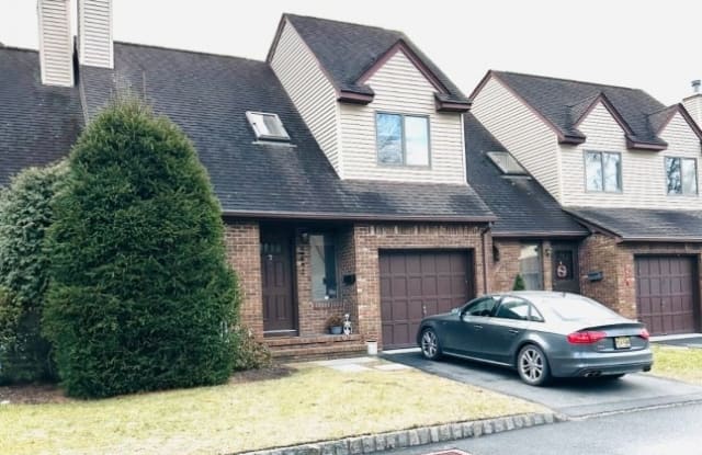 7 Tudor Dr - 7 Tudor Drive, Pompton Lakes, NJ 07442