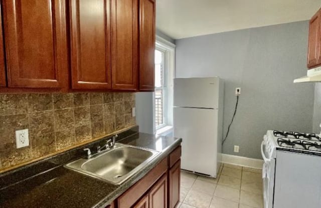 128 W47 TH ST 3F - 128 W 47th St, Bayonne, NJ 07002