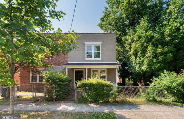 733 CONGRESS STREET SE