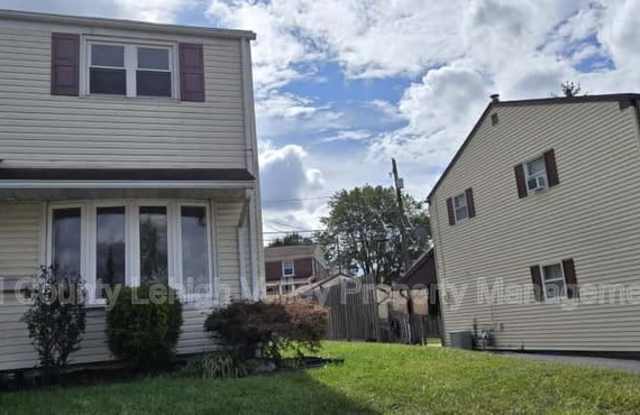 1517 Richard Ave