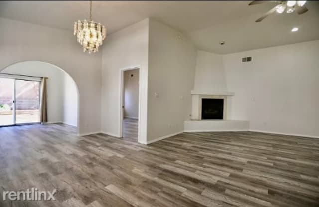 8232 Ville Ct NE - 8232 Ville Court Northeast, Albuquerque, NM 87113