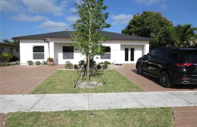 1671 SW 44th Ter
