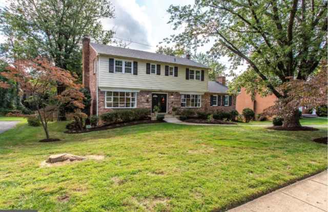 Photo of 7811 FALSTAFF RD