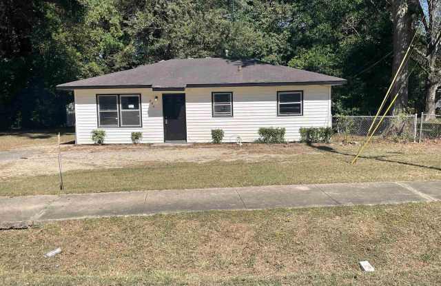 Photo of 805 Crestwood Terrace