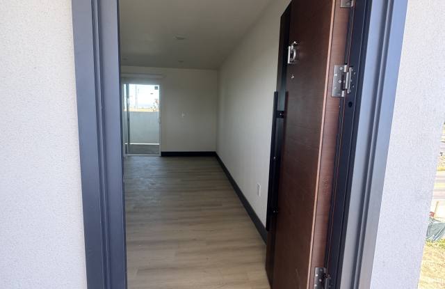4834 Powerline Road - 21