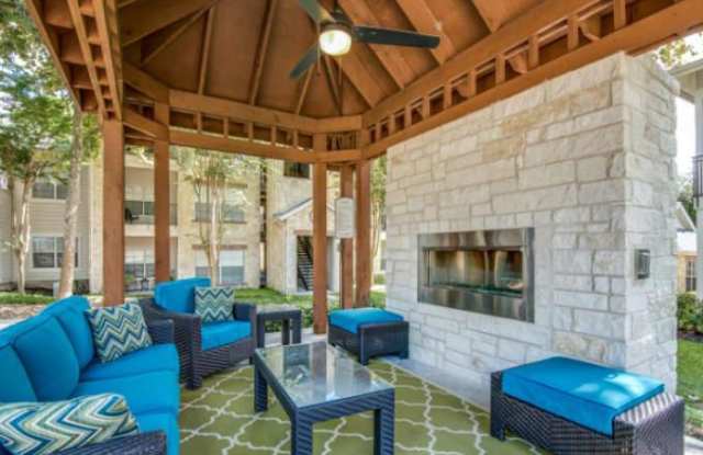 453 I-35BL, #114