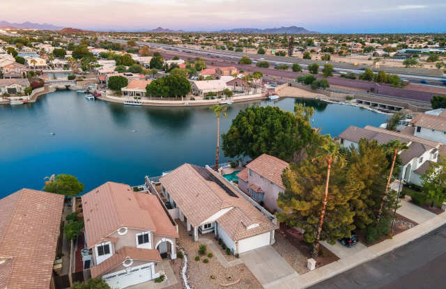 3 Bedroom 2 Bathroom Arrowhead Lakes Waterfront Home