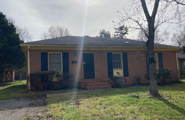 3 Bedroom Brick Ranch in East Charlotte For Rent!