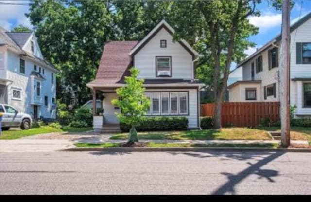 62 Grand Ave NE 2 - 62 Grand Avenue Northeast, Grand Rapids, MI 49503