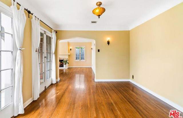 650 South Gretna Green Way