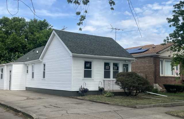 Photo of 13709 South School Street