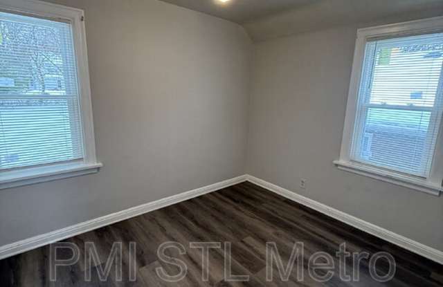 2915 Ridgeway Avenue