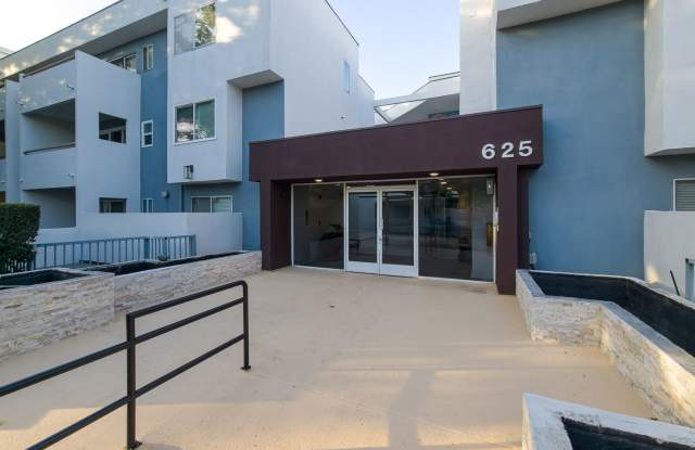 Stylish Condo in the Heart of Downtown Pasadena