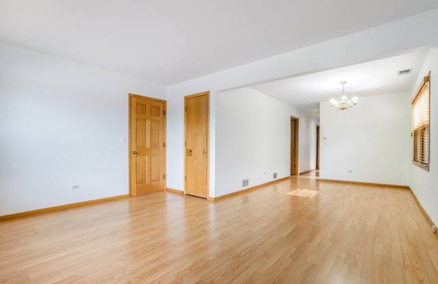 6120 W Eastwood Avenue