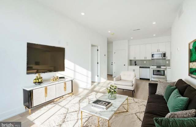 Photo of 2002 FRANKFORD AVE unit: 2F